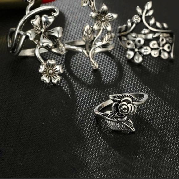 Restock- 4 Piece Boho Floral Antiqued Silver Ring Set - Picture 3 of 7